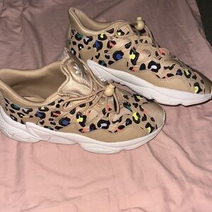adidas ozweego Tan Sneakers with Colorful Pattern